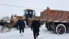 عملیات برف روبی و نمک پاشی معابر شهر توسط نیروهای  خدمات شهری
